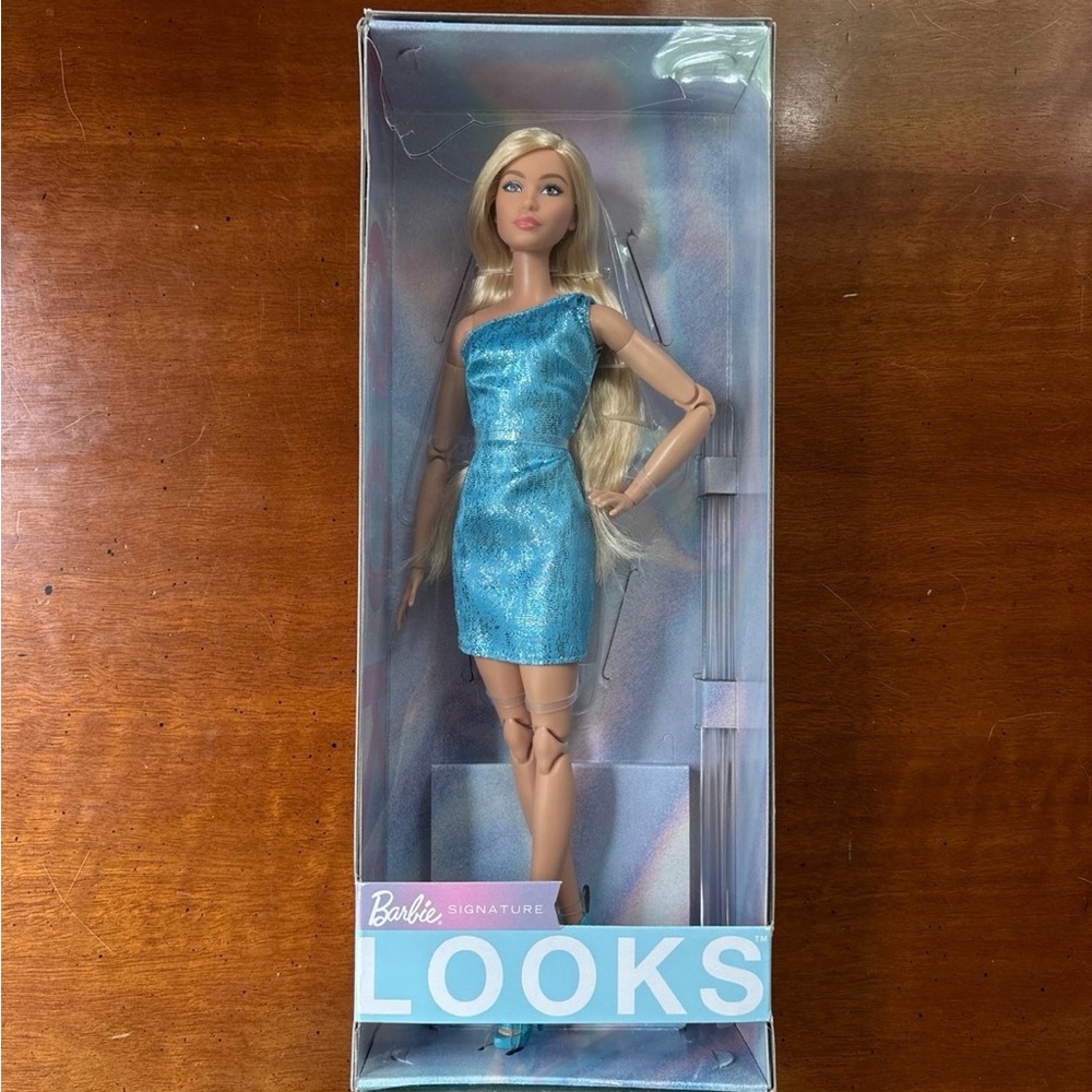 Barbie Looks doll #23